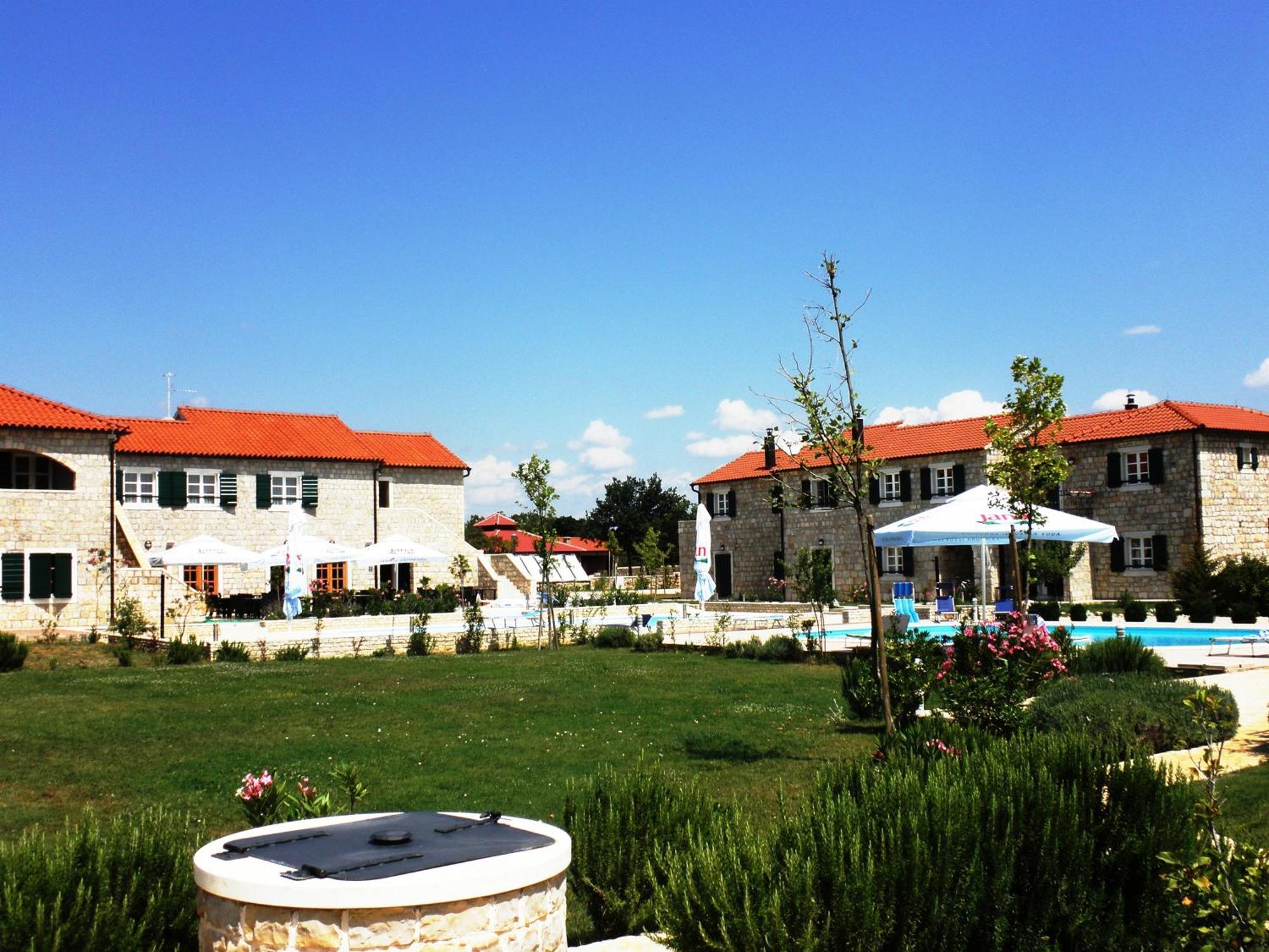 Pansion Skelin Hotel Drinovci Ngoại thất bức ảnh