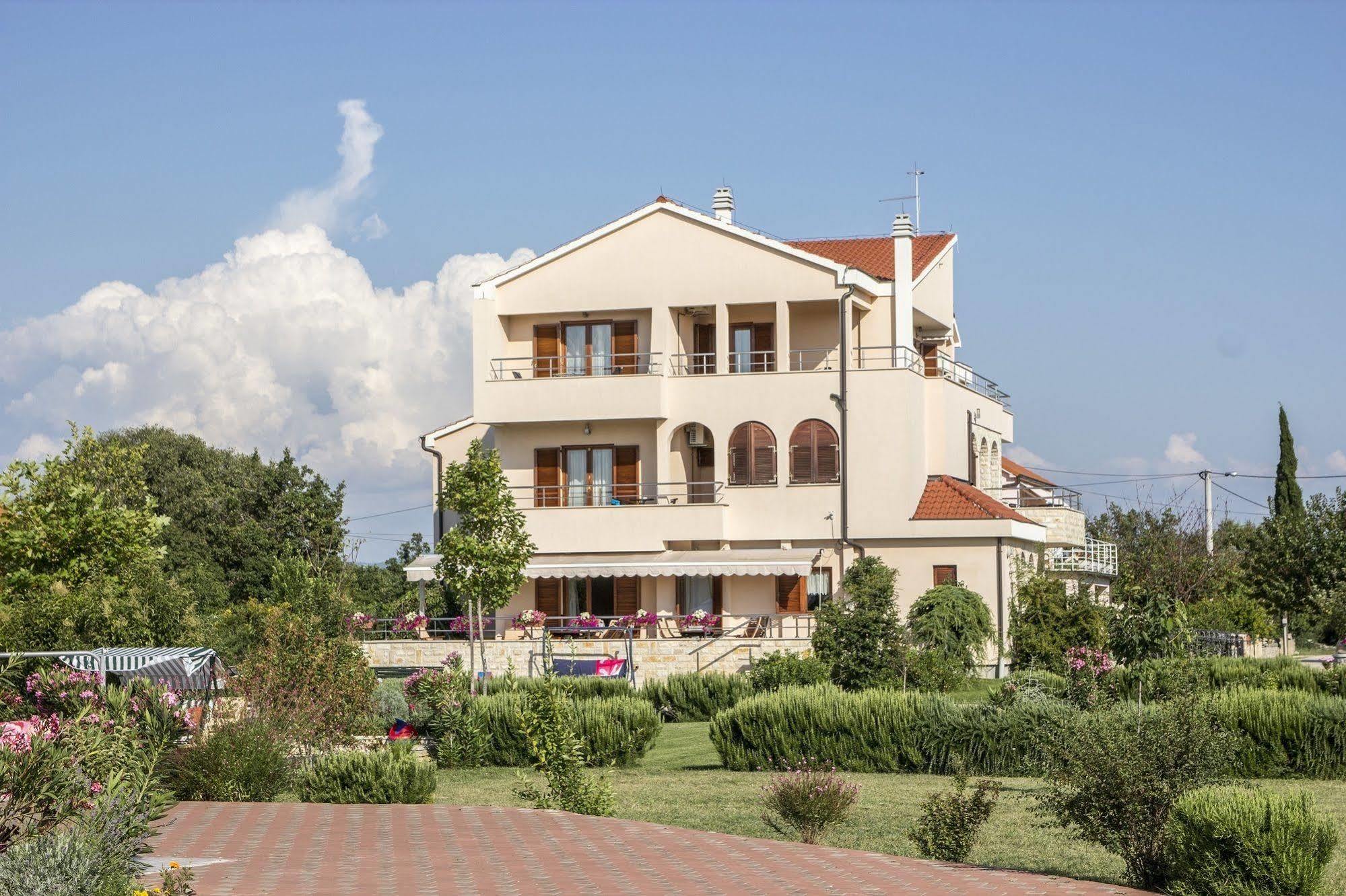 Pansion Skelin Hotel Drinovci Ngoại thất bức ảnh