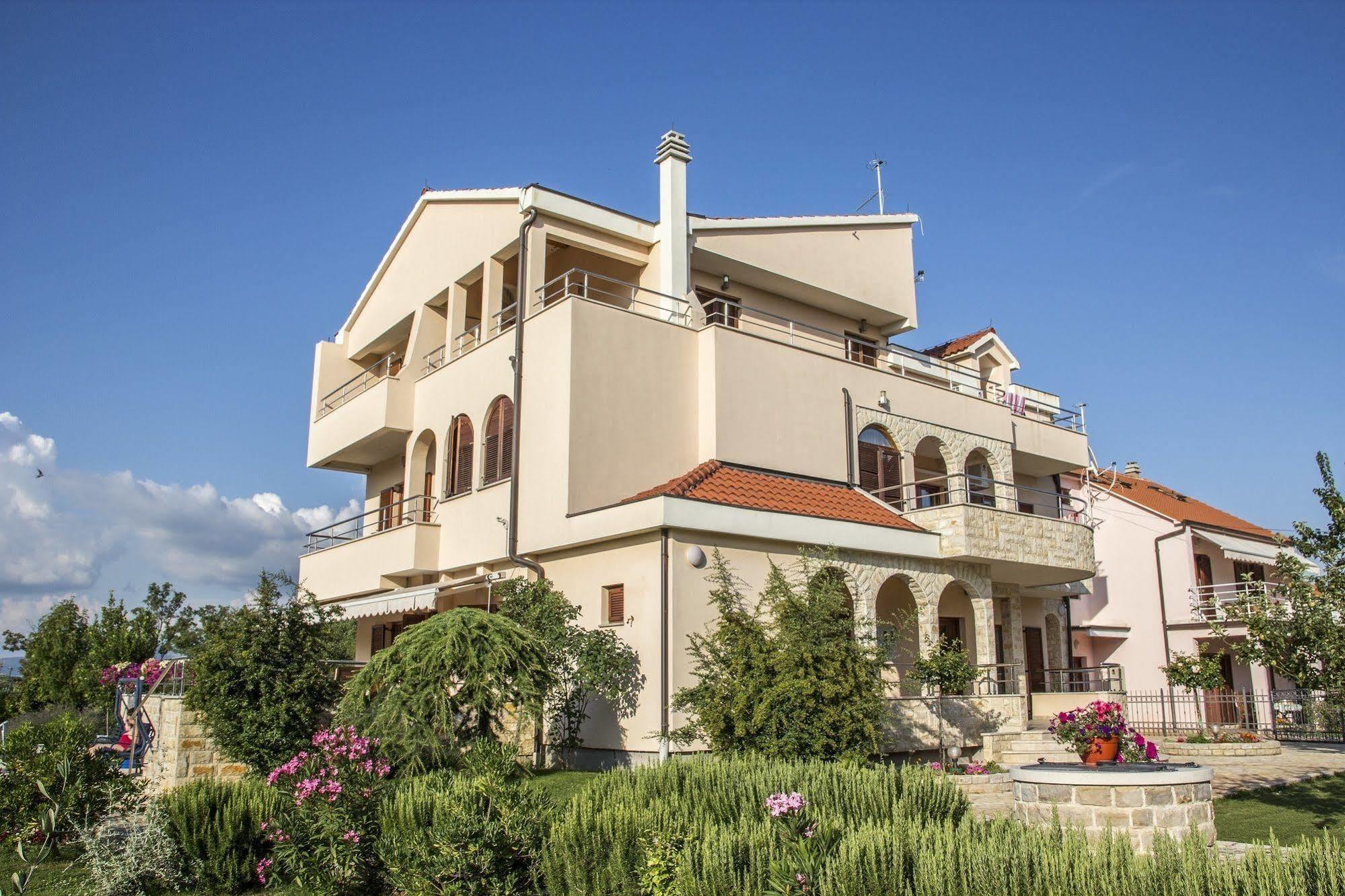 Pansion Skelin Hotel Drinovci Ngoại thất bức ảnh